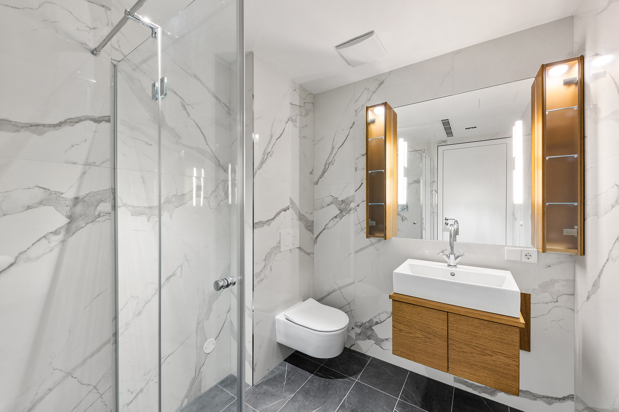 3.Badezimmer mit Dusche und WC 3.Badezimmer mit Dusche und WC