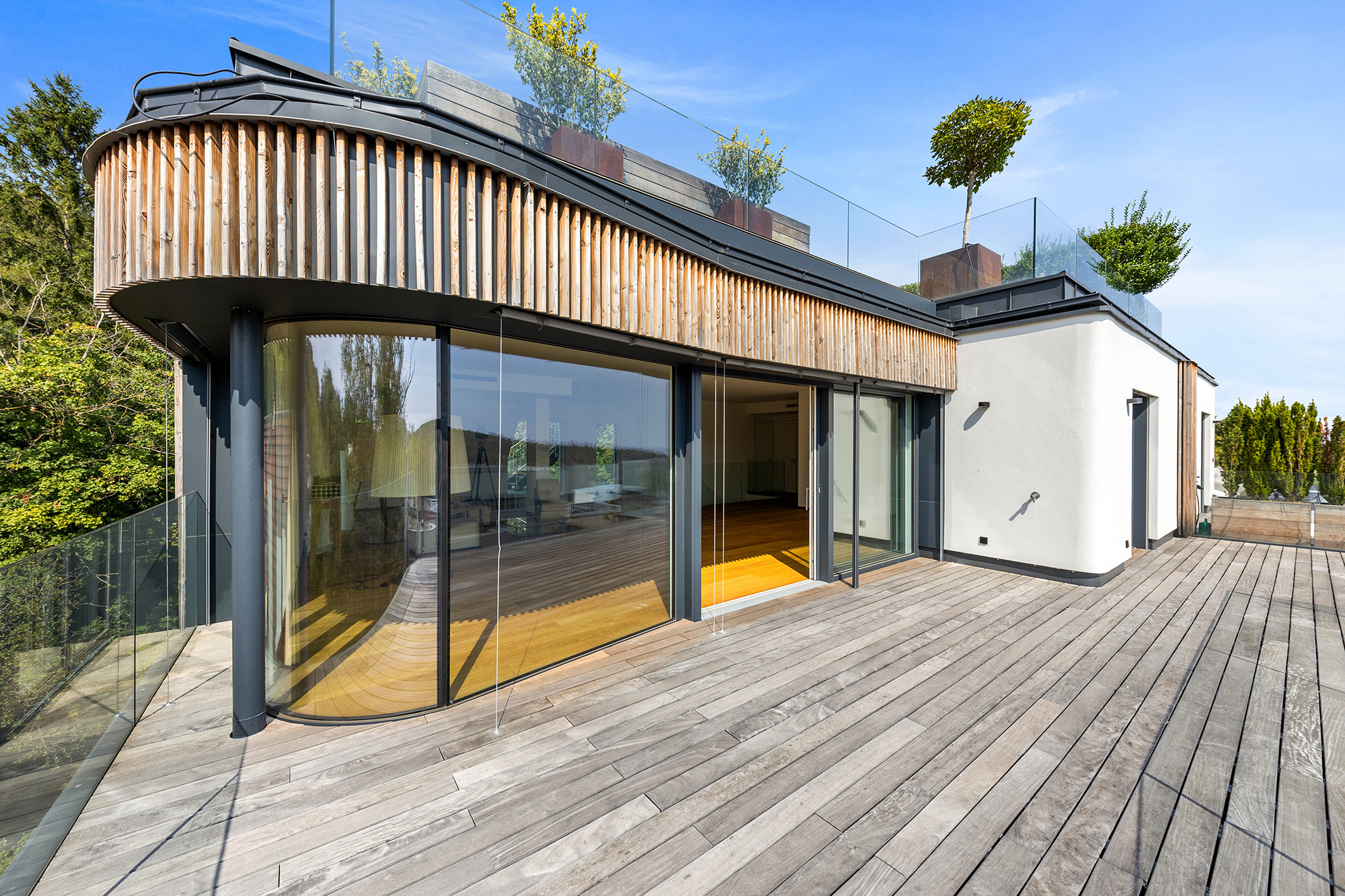 Süd-Terrasse vor dem Wohnsalon Süd-Terrasse vor dem Wohnsalon