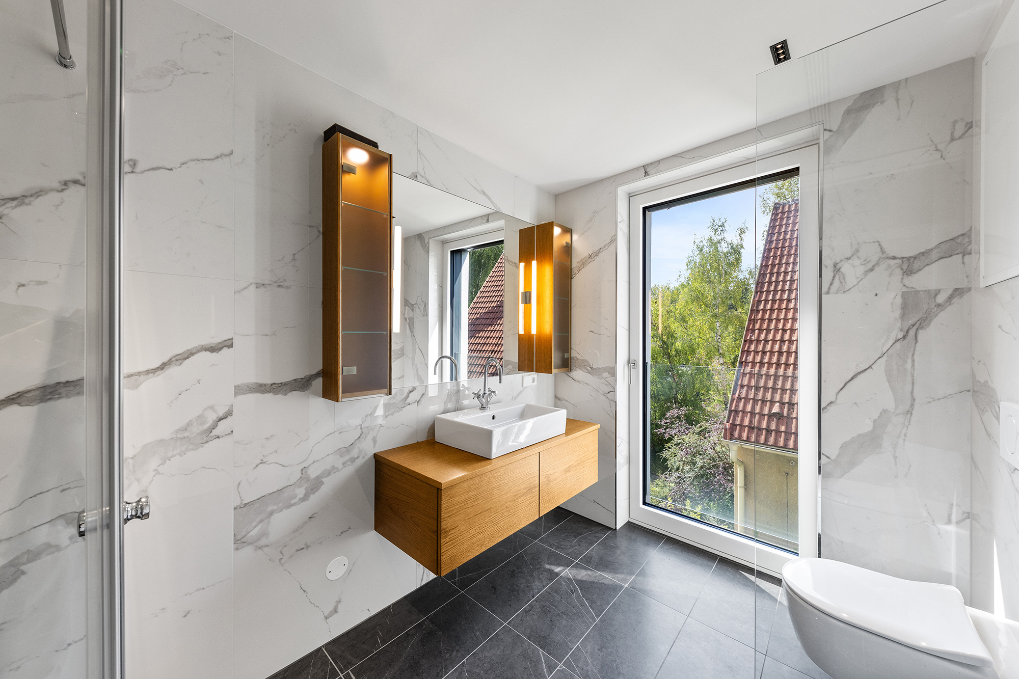 2. Badezimmer mit Dusche und WC 2. Badezimmer mit Dusche und WC