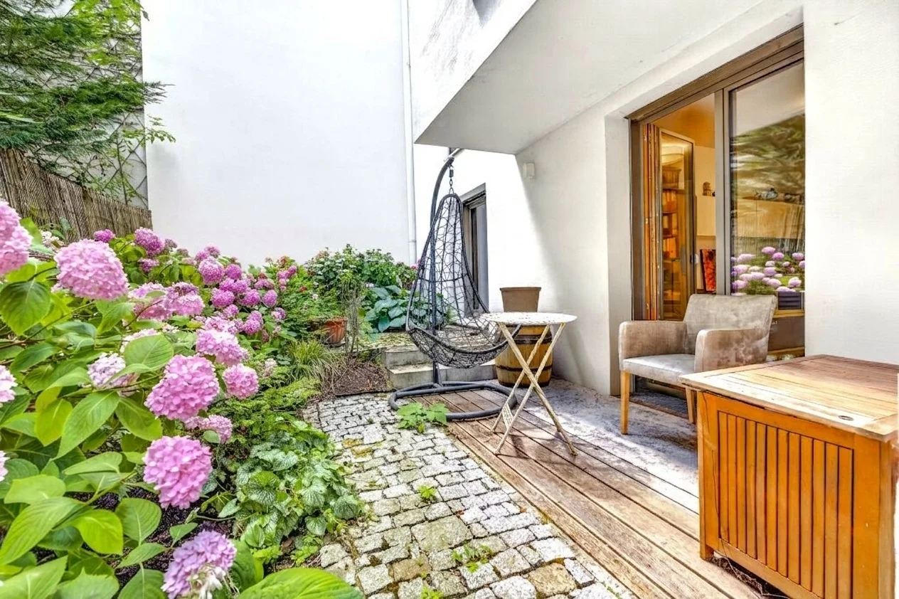 Terrasse 2/ zweiter Eingansbereich Büro Terrasse 2/ zweiter Eingansbereich Büro