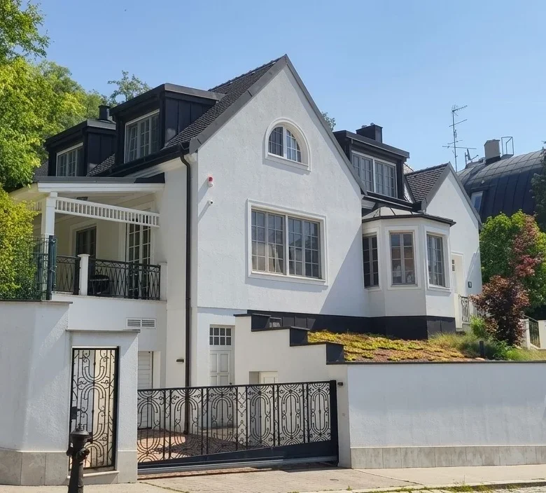 Hausansicht weit