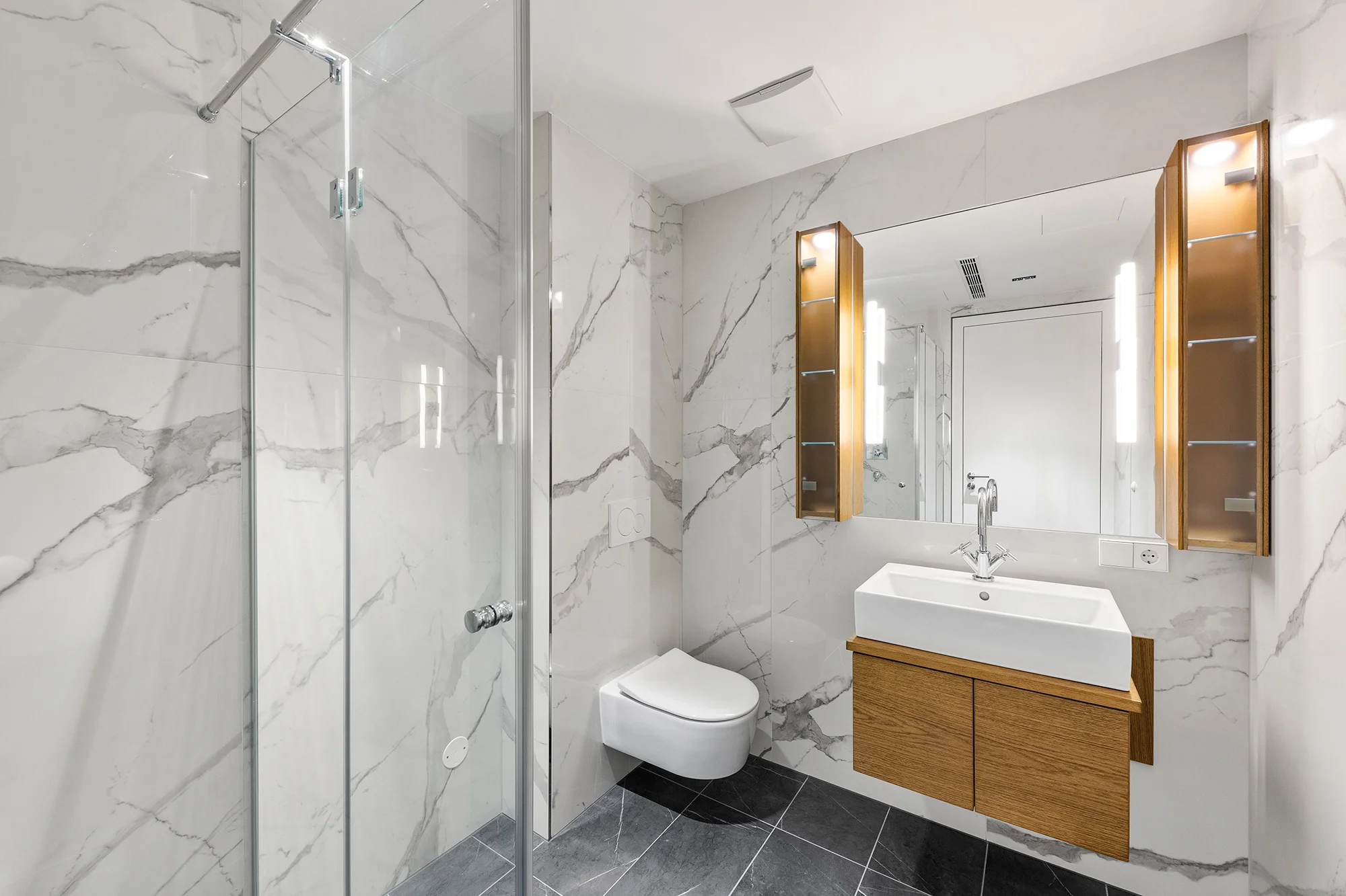 3.Badezimmer mit Dusche und WC 3.Badezimmer mit Dusche und WC