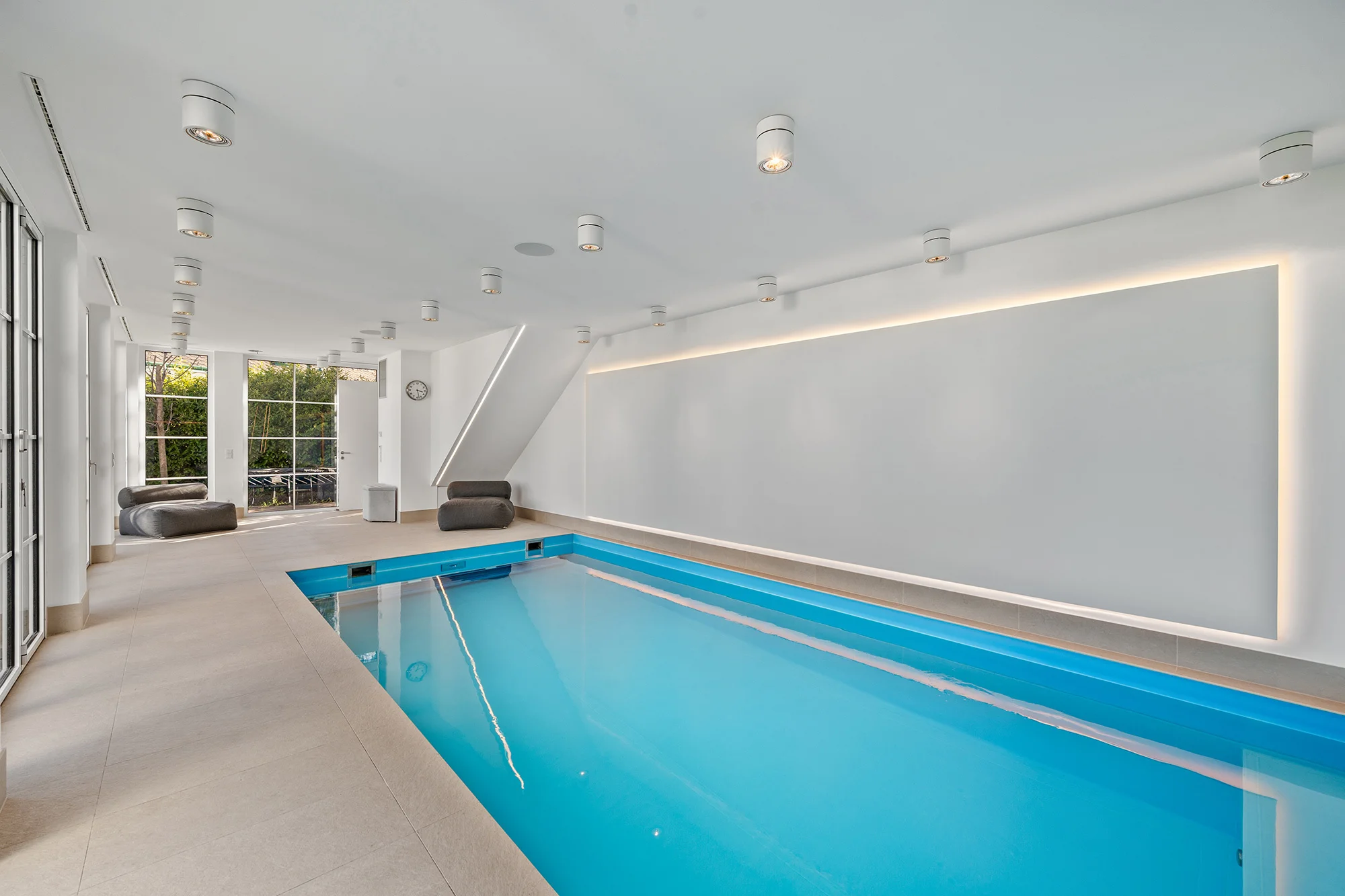 Großer Indoorpool Großer Indoorpool