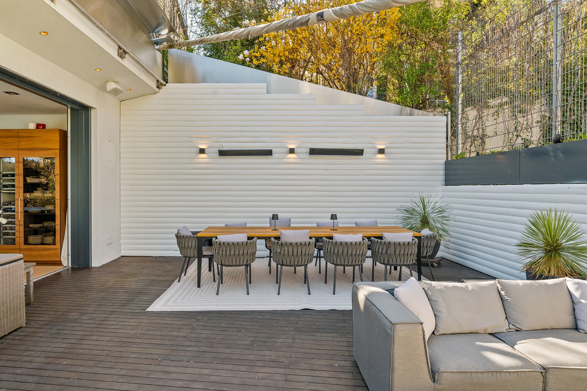 Terrasse mit Eingang in die Küche Terrasse mit Eingang in die Küche