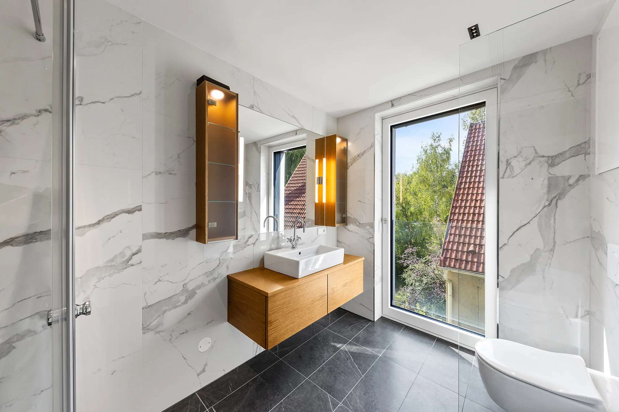 2. Badezimmer mit Dusche und WC 2. Badezimmer mit Dusche und WC